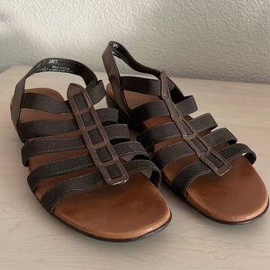 Munro - Strappy Sandal - Size 8 - Made in USA